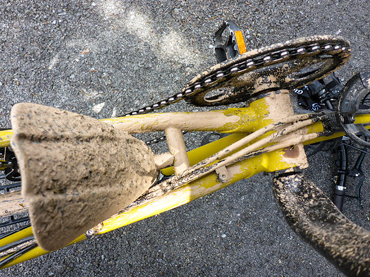 Mud cake on the bicycle